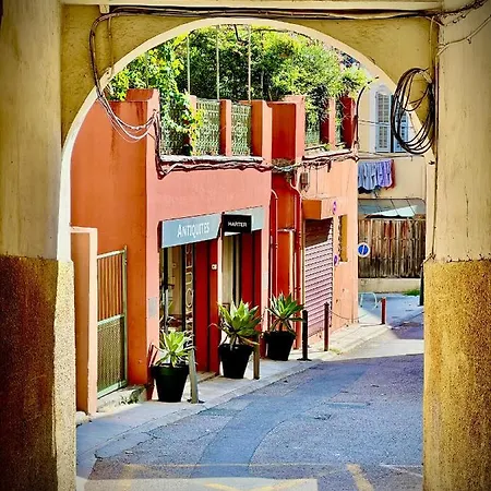 Luxury Decorated Studio, On Trendy Harbor Port Lympia, Close To Old Town, And Tramway Apartment